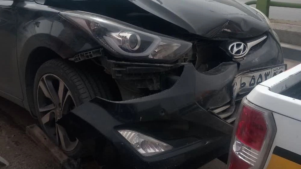حمل‌ خودرو با نیسان در پیچ‌ های جاده چالوس با تجهیزات ایمن و چرخ‌ گیر